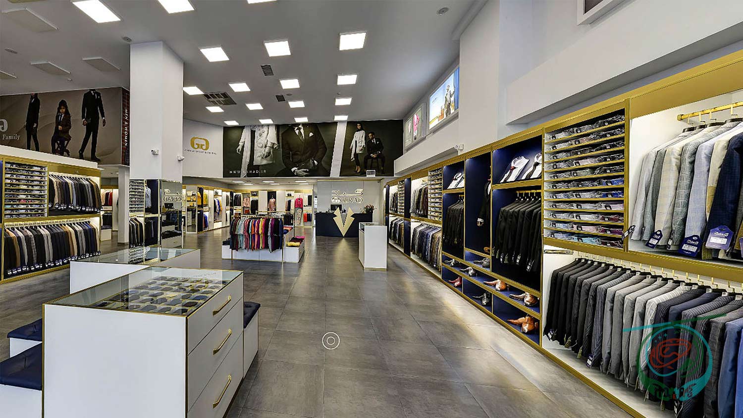 عکس از قفسه های بوتیک